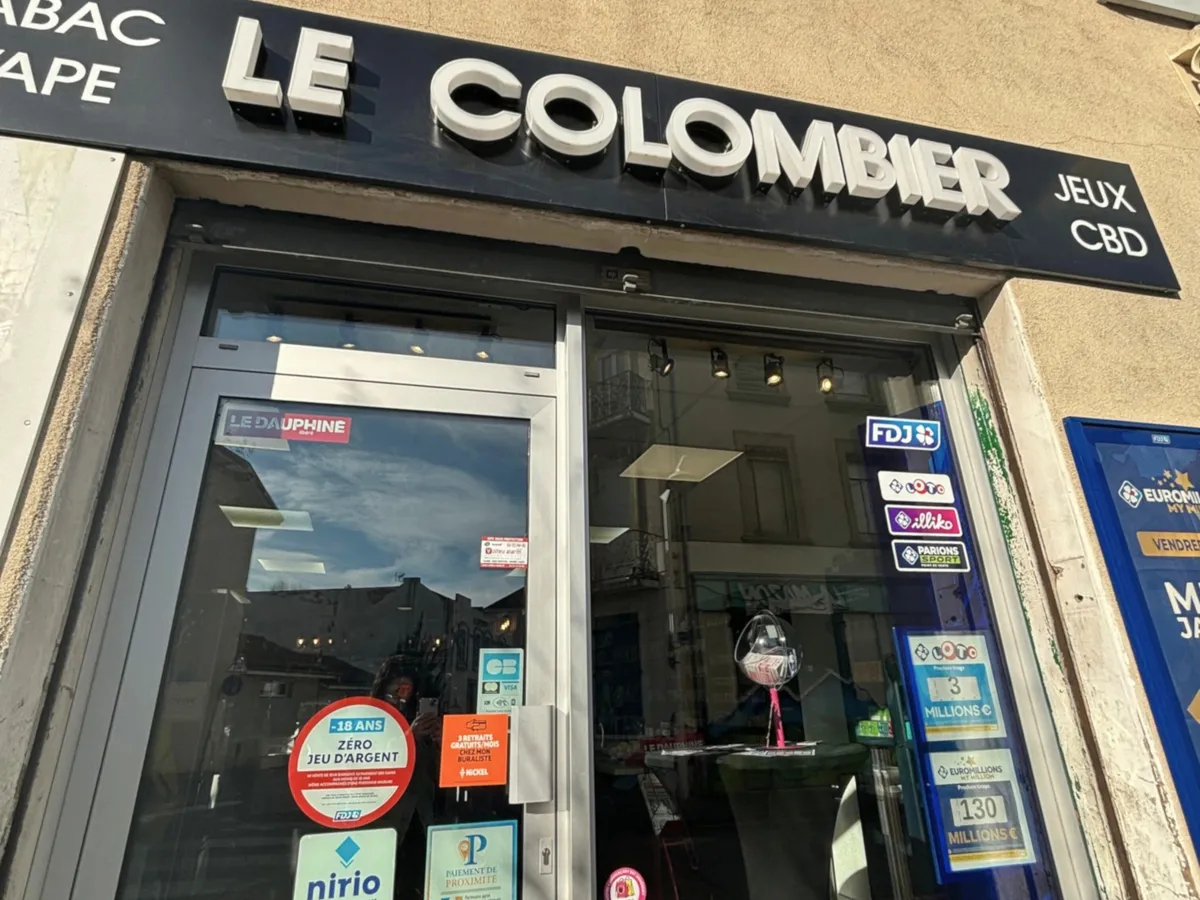 Rayon presse — journaux et magazines au Colombier à Voiron